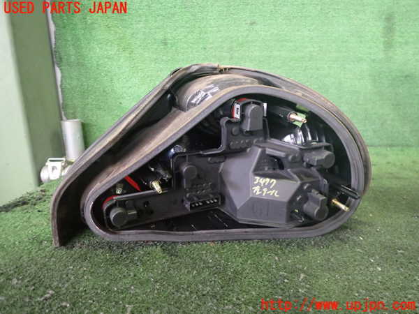 2UPJ-34771536]ジャガー・Xタイプ(J51YB)左テールランプ 中古_m0002.jpg