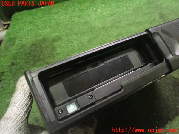 2UPJ-34776505]ジャガー・Xタイプ(J51YB)CDチェンジャー 中古_m0004.jpg