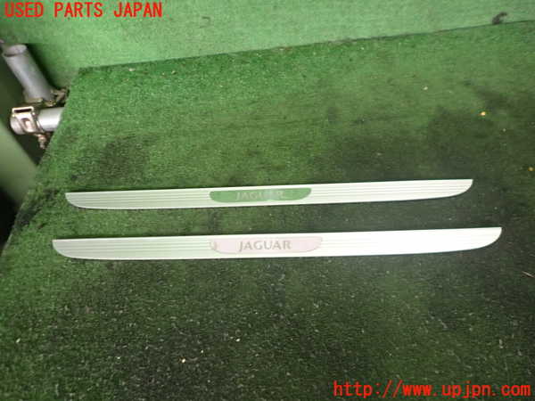 2UPJ-34777740]ジャガー・Xタイプ(J51YB)スカッフプレート 中古_m0001.jpg