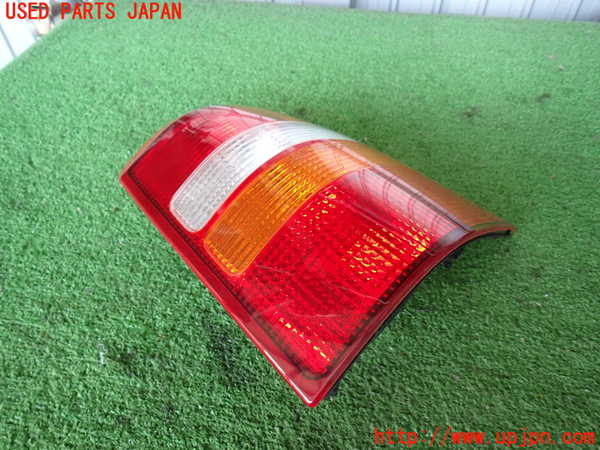 2UPJ-34781530]エクスプローラー(1FMEU74)右テールランプ 中古_m0002.jpg