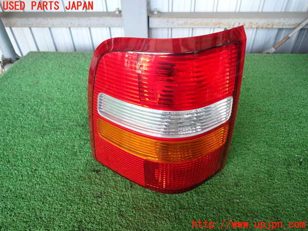 2UPJ-34781536]エクスプローラー(1FMEU74)左テールランプ 中古_m0001.jpg