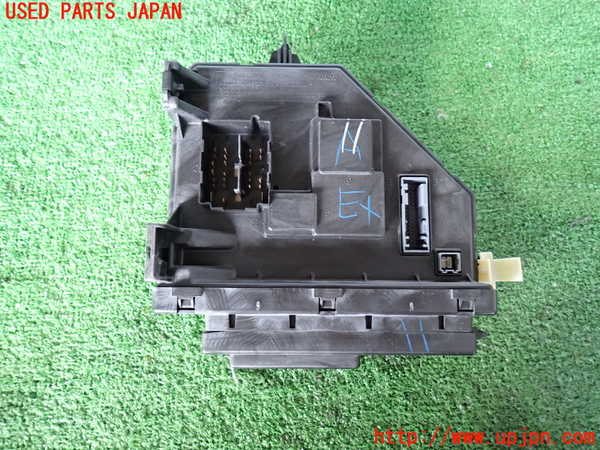 2UPJ-34786741]エクスプローラー(1FMEU74)ヒューズボックス1 中古_m0002.jpg