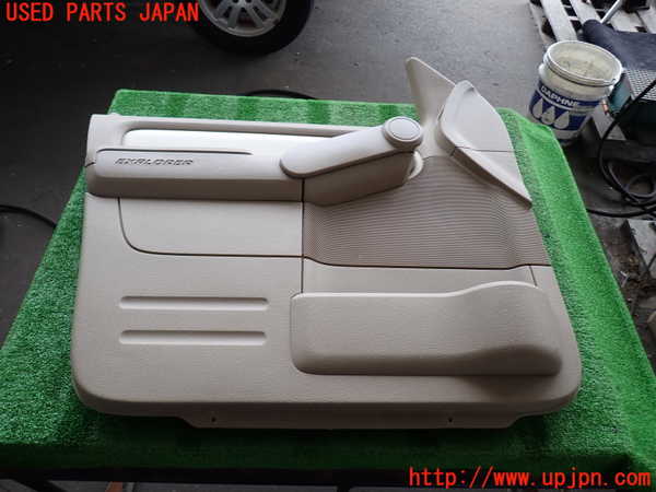 5UPJ-34781264]エクスプローラー(1FMEU74)左前ドア内張り 中古_m0001.jpg