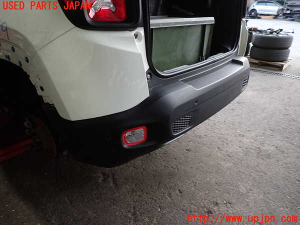 2UPJ-34791610]ジープ・レネゲード(BV13PM)リアバンパー 中古_m0002.jpg