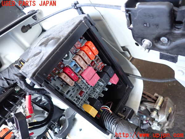 2UPJ-34796741]ジープ・レネゲード(BV13PM)ヒューズボックス1 中古_m0002.jpg