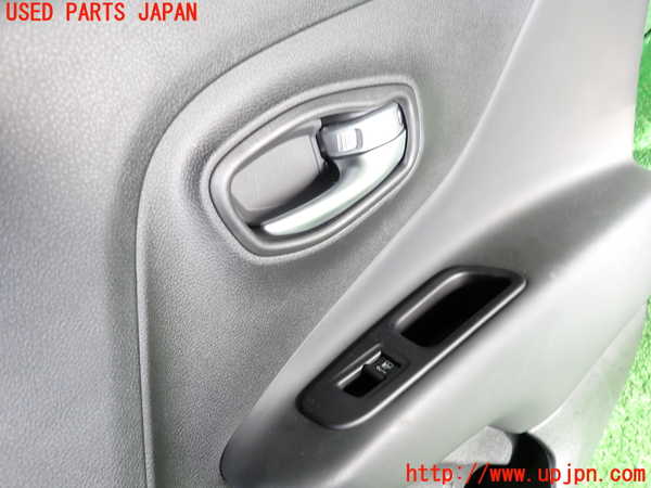 2UPJ-34791294]ジープ・レネゲード(BV13PM)右後ドア内張り 中古_m0002.jpg