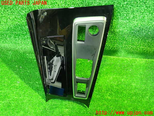 1UPJ-34807841]プジョー・508SW(R85G06)小物入れ1 中古_m0001.jpg