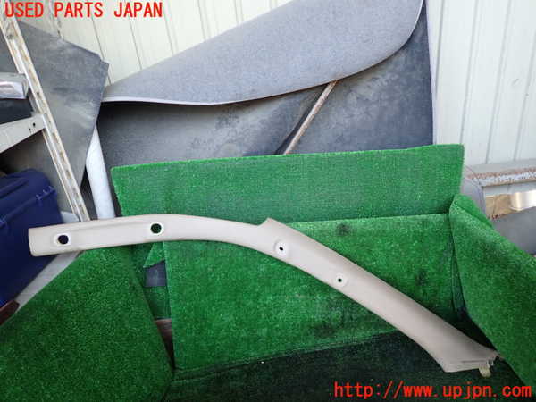 1UPJ-34857660]ランクル100系(HDJ101K)左フロントピラートリム 中古_m0001.jpg