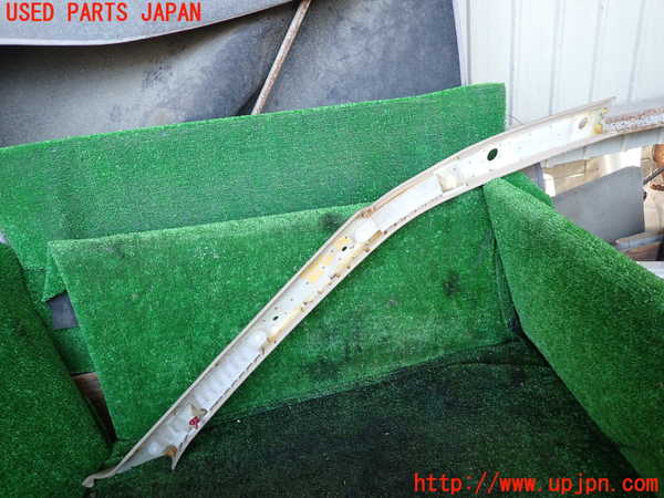 1UPJ-34857660]ランクル100系(HDJ101K)左フロントピラートリム 中古_m0003.jpg