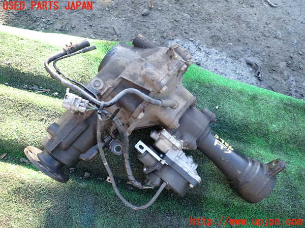 5UPJ-34864350]ハイラックスサーフ(RZN185W)フロントデフ 中古_m0001.jpg