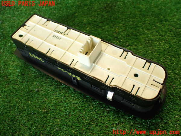 2UPJ-34876240]ルノー・メガーヌ R.S.(ルノー・スポール)(DZF4R1)右前パワーウィンドウスイッチ 中古_m0004.jpg