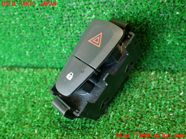 2UPJ-34876290]ルノー・メガーヌ R.S.(ルノー・スポール)(DZF4R1)ハザードスイッチ 中古_m0001.jpg