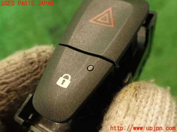 2UPJ-34876290]ルノー・メガーヌ R.S.(ルノー・スポール)(DZF4R1)ハザードスイッチ 中古_m0002.jpg