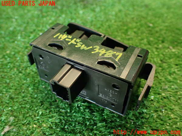 2UPJ-34876290]ルノー・メガーヌ R.S.(ルノー・スポール)(DZF4R1)ハザードスイッチ 中古_m0003.jpg