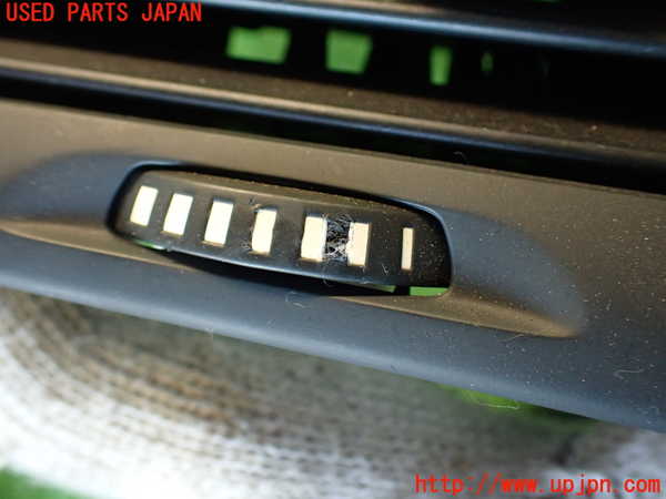 2UPJ-34877527]ルノー・メガーヌ R.S.(ルノー・スポール)(DZF4R1)エアコン吹き出し口2 (右) 中古_m0004.jpg