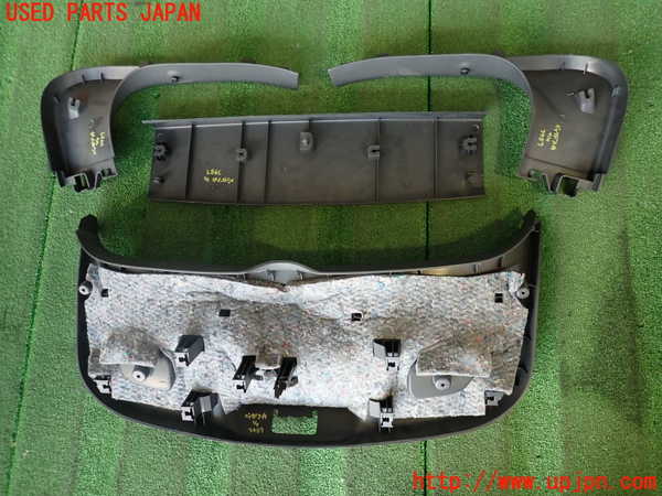 2UPJ-34871578]ルノー・メガーヌ R.S.(ルノー・スポール)(DZF4R1)バックドア内張り 中古_m0004.jpg