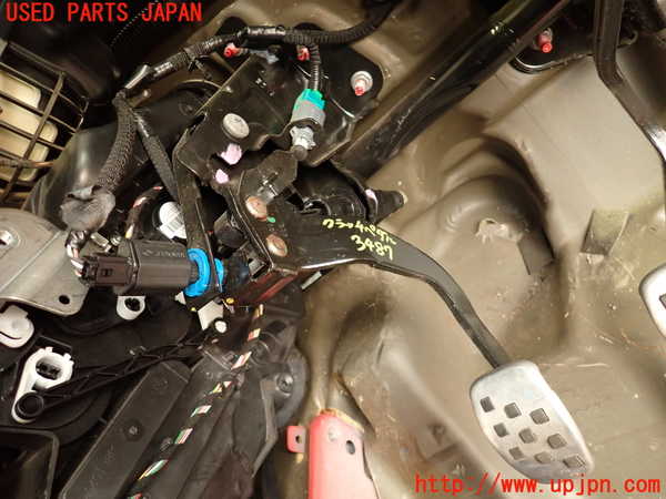 2UPJ-34877590]ルノー・メガーヌ R.S.(ルノー・スポール)(DZF4R1)クラッチペダル 中古_m0001.jpg