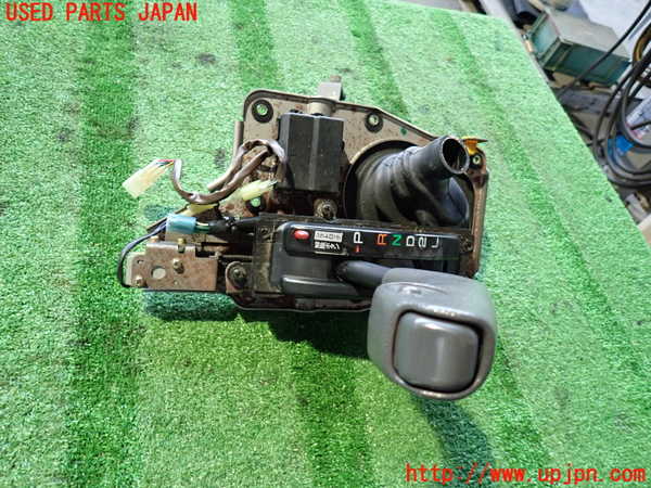 2UPJ-34897555]ハイラックスサーフ N130系 4ドア(KZN130W)ATシフトレバー 中古_m0003.jpg