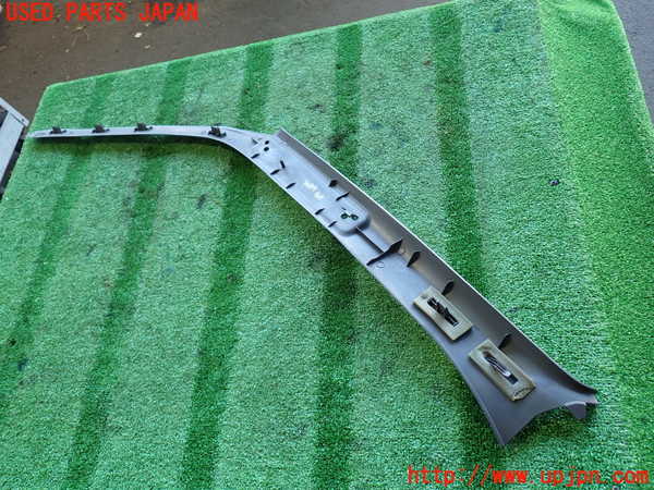 5UPJ-34897655]ハイラックスサーフ N130系 4ドア(KZN130W)右フロントピラートリム 中古_m0004.jpg