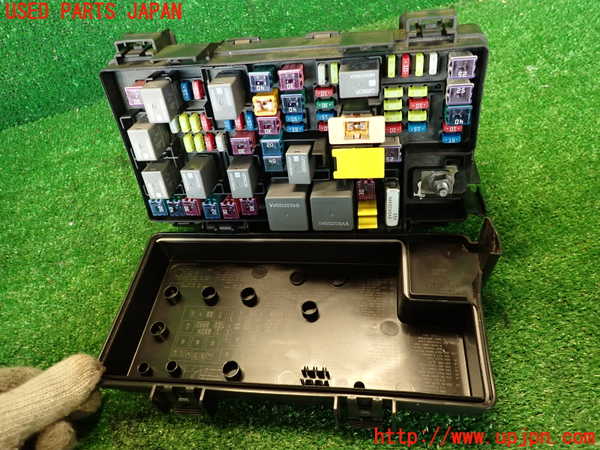 2UPJ-34916741]ジープ・グランドチェロキー(WK36)ヒューズボックス1 中古_m0005.jpg