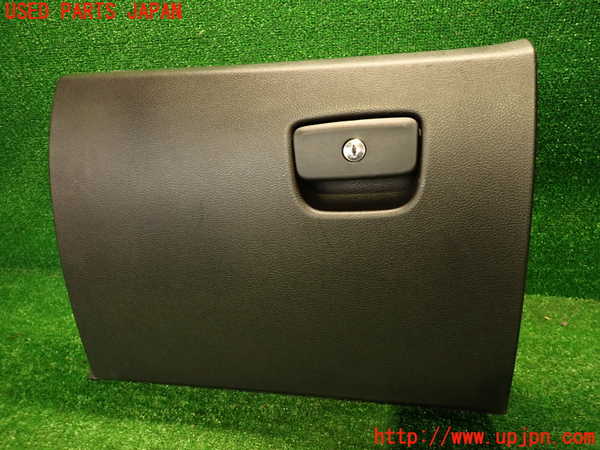 2UPJ-34917516]ジープ・グランドチェロキー(WK36)グローブボックス1 中古_m0001.jpg