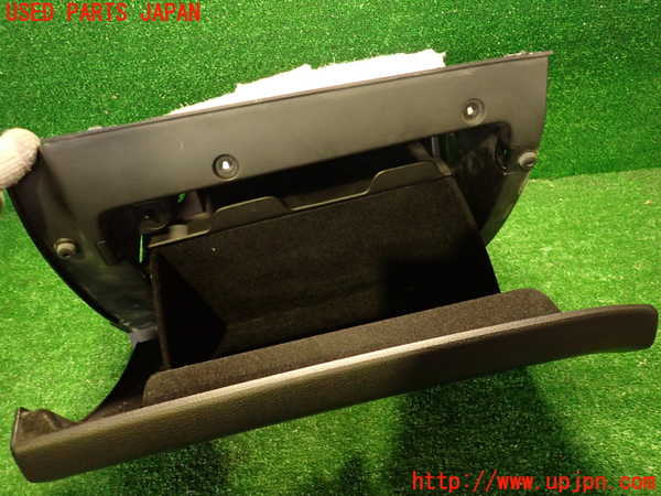 2UPJ-34917516]ジープ・グランドチェロキー(WK36)グローブボックス1 中古_m0003.jpg