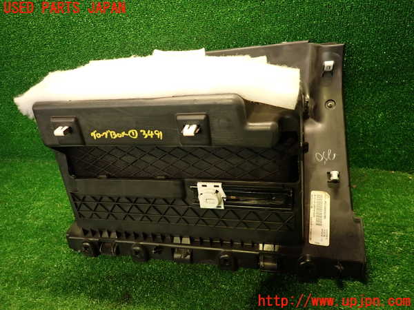 2UPJ-34917516]ジープ・グランドチェロキー(WK36)グローブボックス1 中古_m0004.jpg