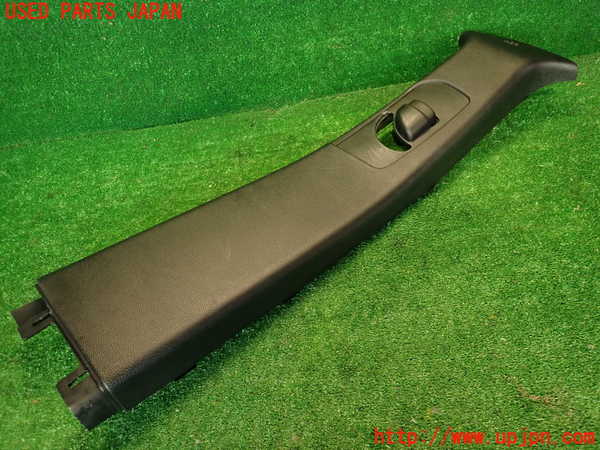 2UPJ-34917665]ジープ・グランドチェロキー(WK36)右センターピラートリム 中古_m0001.jpg