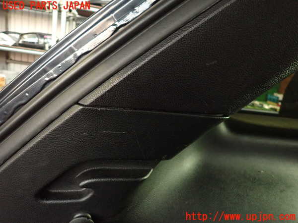 2UPJ-34917680]ジープ・グランドチェロキー(WK36)左リアピラートリム 中古_m0002.jpg