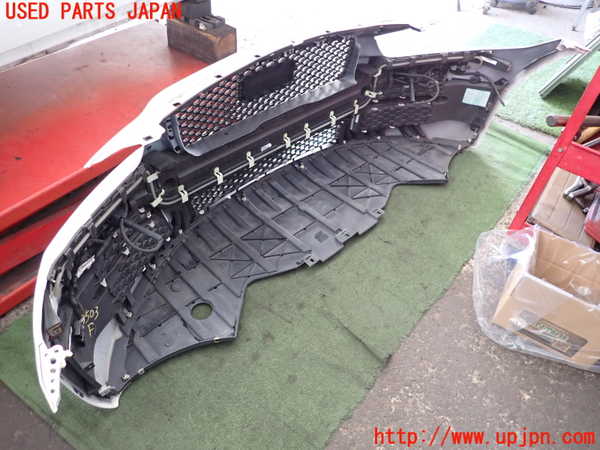 2UPJ-35031010]ジャガー・XE(JA2NA)フロントバンパー 中古_m0005.jpg