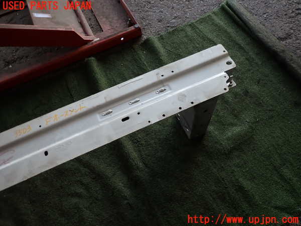 2UPJ-35031014]ジャガー・XE(JA2NA)フロントバンパーホースメント 中古_m0003.jpg