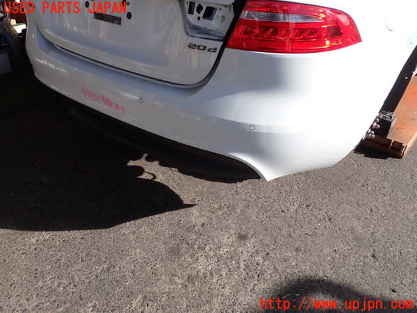 2UPJ-35031610]ジャガー・XE(JA2NA)リアバンパー 中古_m0001.jpg