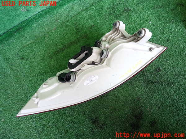 2UPJ-35031530]ジャガー・XE(JA2NA)右テールランプ 中古_m0002.jpg