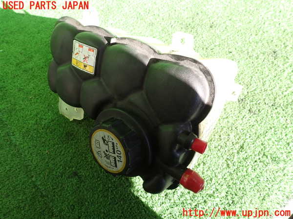 2UPJ-35032410]ジャガー・XE(JA2NA)ラジエータータンク 中古_m0001.jpg