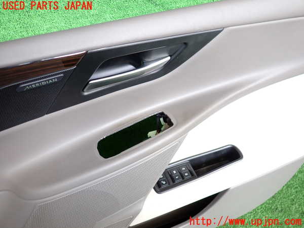 2UPJ-35031234]ジャガー・XE(JA2NA)右前ドア内張り 中古_m0002.jpg