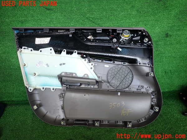 2UPJ-35031234]ジャガー・XE(JA2NA)右前ドア内張り 中古_m0003.jpg