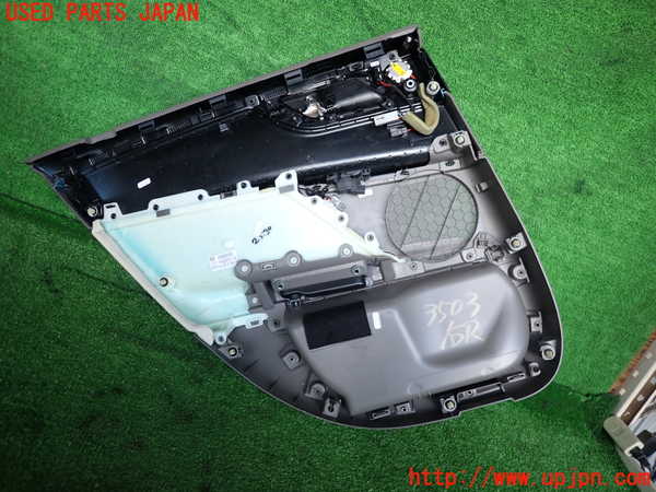 2UPJ-35031294]ジャガー・XE(JA2NA)右後ドア内張り 中古_m0003.jpg