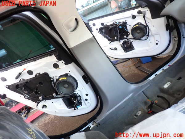 2UPJ-35037670]ジャガー・XE(JA2NA)左センターピラートリム 中古_m0003.jpg