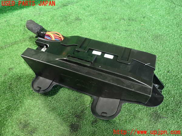 2UPJ-35056741]ボルボ・XC40(XB420TXCM)ヒューズボックス1 中古_m0001.jpg