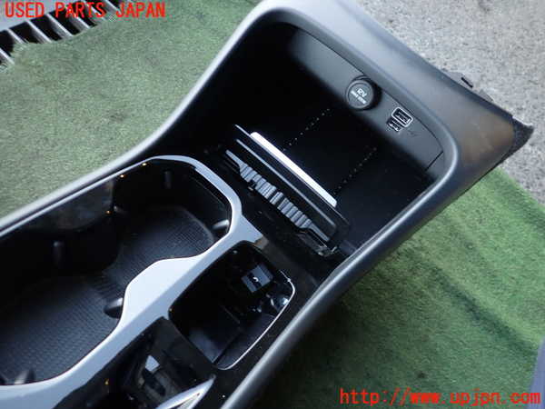 2UPJ-35057540]ボルボ・XC40(XB420TXCM)センターコンソール 中古_m0004.jpg