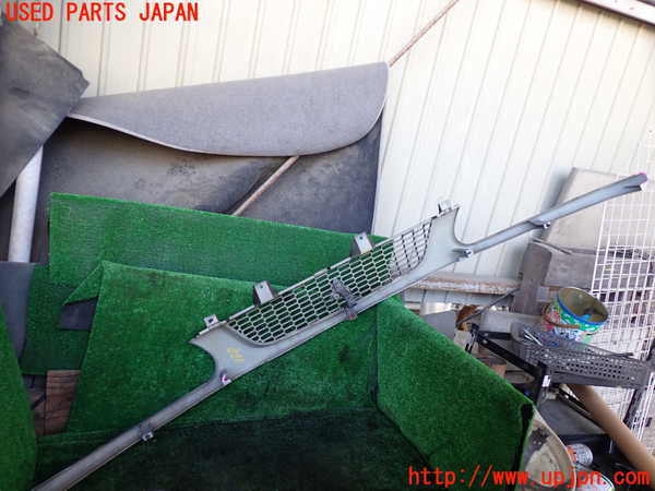 1UPJ-35061050]デリカ スペースギア(PD6W)ラジエターグリル 中古_m0003.jpg