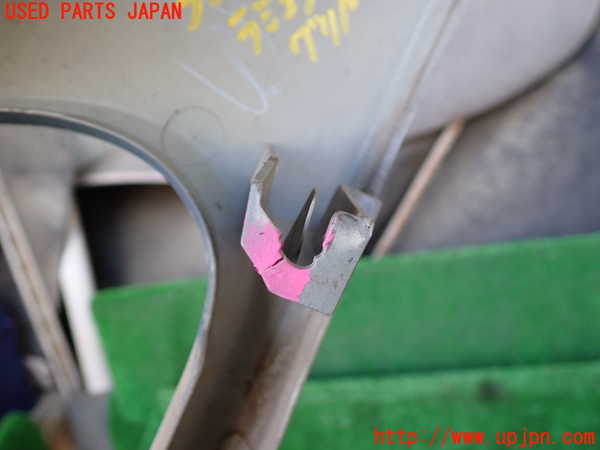 1UPJ-35061050]デリカ スペースギア(PD6W)ラジエターグリル 中古_m0005.jpg