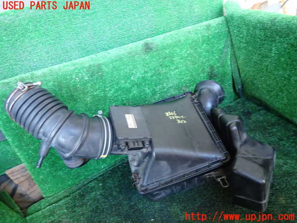 1UPJ-35062560]デリカ スペースギア(PD6W)エアクリーナーボックス 中古_m0001.jpg