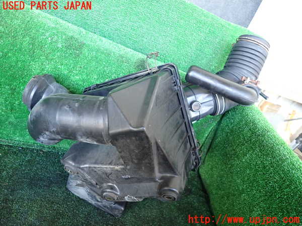 1UPJ-35062560]デリカ スペースギア(PD6W)エアクリーナーボックス 中古_m0002.jpg