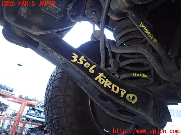 1UPJ-35065200]デリカ スペースギア(PD6W)右リアロアアーム1 中古_m0001.jpg