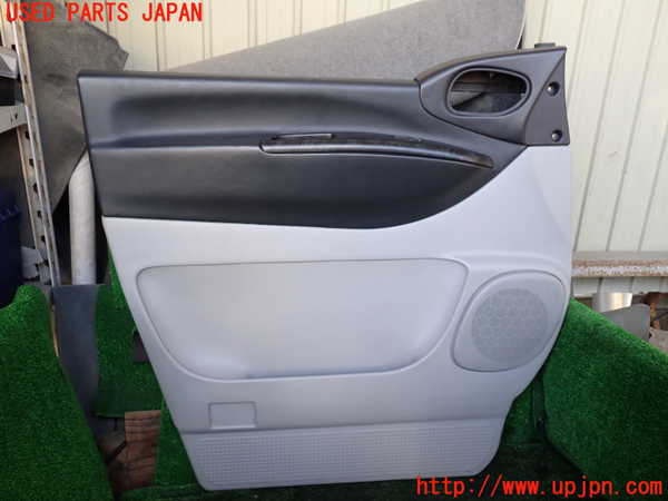 1UPJ-35061264]デリカ スペースギア(PD6W)左前ドア内張り 中古_m0001.jpg