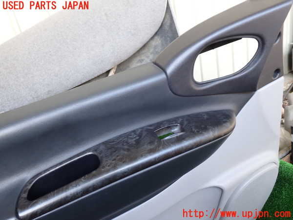 1UPJ-35061264]デリカ スペースギア(PD6W)左前ドア内張り 中古_m0002.jpg