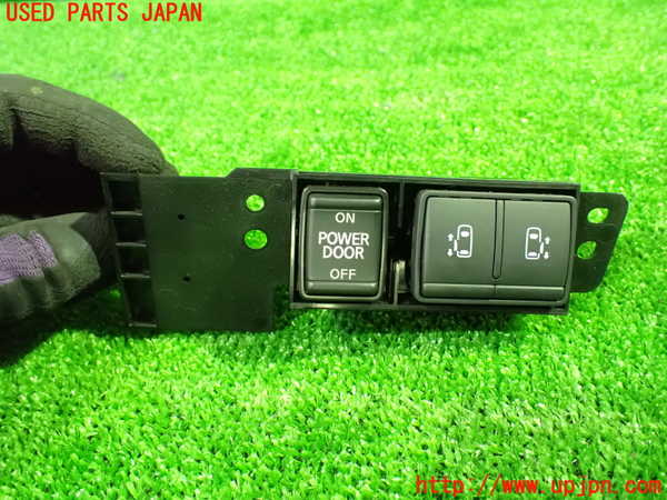 1UPJ-35086308]セレナ(GC27)スイッチ3 中古_m0001.jpg