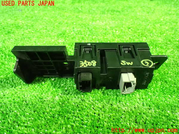 1UPJ-35086308]セレナ(GC27)スイッチ3 中古_m0002.jpg