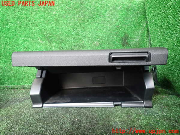 1UPJ-35107841]ステップワゴン スパーダ(RK5)小物入れ1 中古_m0002.jpg